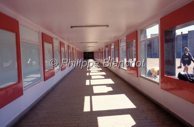 prison 23.JPG - CouloirMAF (Maison d'Arrêt des Femmes)Fleury-Mérogis, France